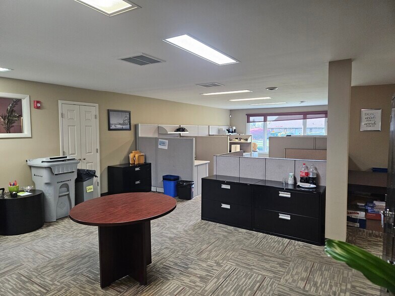 More Photos Of 3685 Quakerbridge Rd, Hamilton Office For Sale