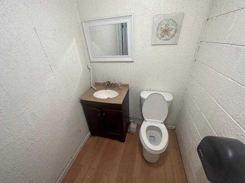 More Photos Of 3955 Saint Augustine Rd, Jacksonville Service For Lease