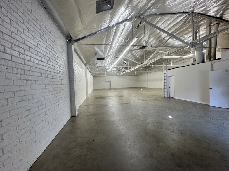 More Photos Of 232 W 31st St, Los Angeles Warehouse For Lease