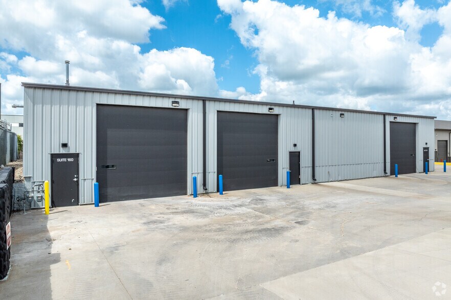 More Photos Of 3800 SE Beisser Dr, Grimes Flex For Lease