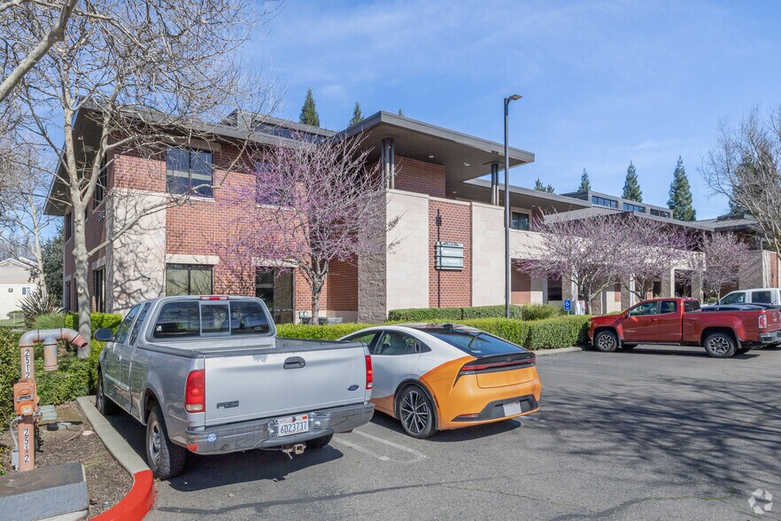 More Photos Of 2512 River Plaza Dr, Sacramento Office For Sale