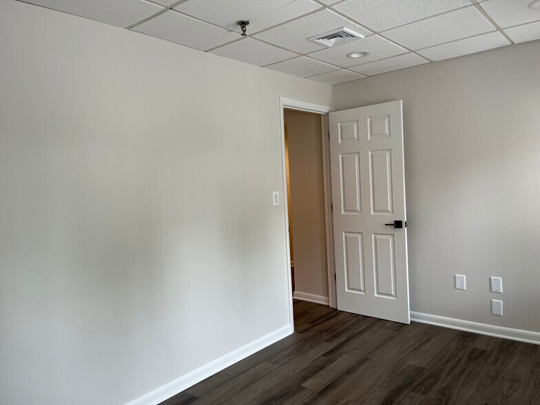 More Photos Of 130 Maple Ave, Red Bank Medical For Lease