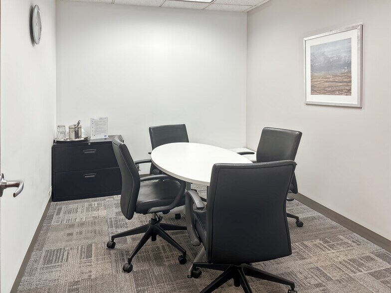 More Photos Of 1821 Walden Office Sq, Schaumburg Coworking Space