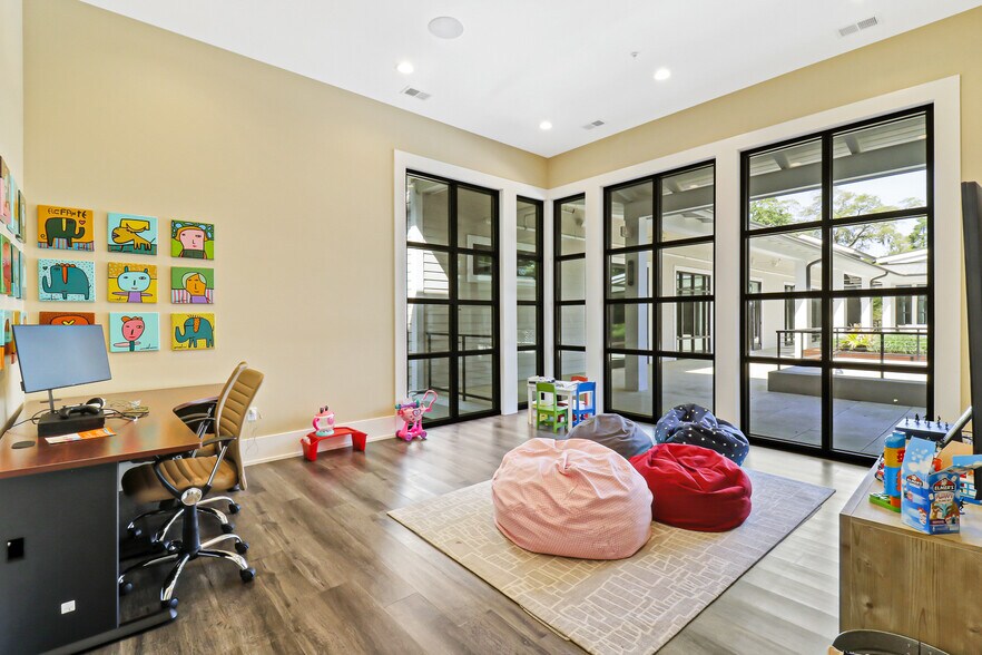 More Photos Of 10 Park Ln, Hilton Head Island Office For Sale