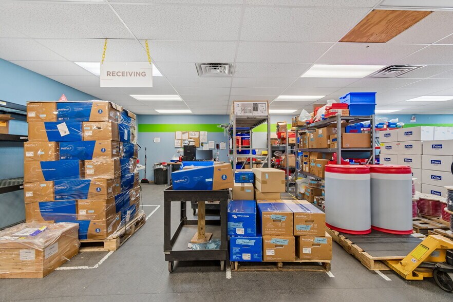 More Photos Of 1760-1770 Calumet St, Clearwater Warehouse For Lease