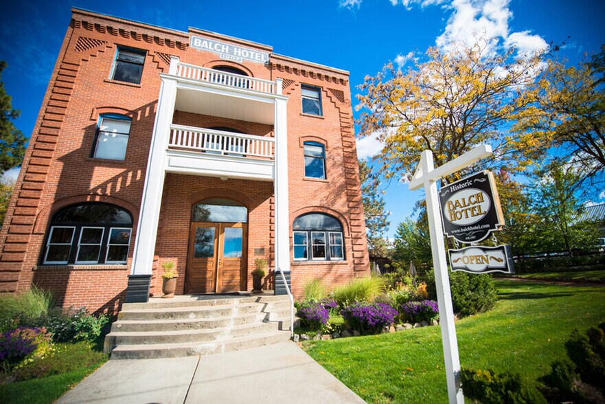 More Photos Of 40 SE Heimrich St, Dufur Hotel For Sale