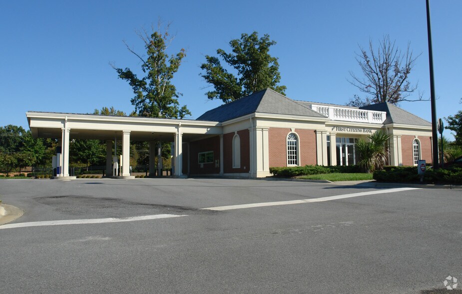 More Photos Of 8916 Albemarle Rd, Charlotte Bank For Sale