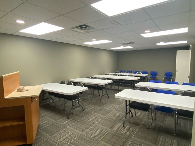 More Photos Of 5809 N State Highway 6, Waco Warehouse For Lease