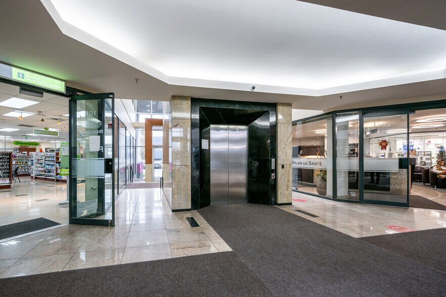 More Photos Of 6363 Rte Transcanadienne, Montréal Medical For Lease