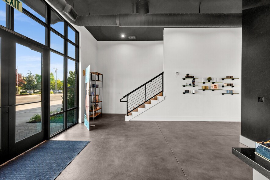 More Photos Of 807 E Pioneer Rd, Draper Office For Lease