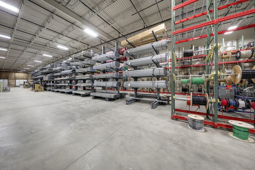 More Photos Of 10909-10913 E Cir, Omaha Warehouse For Lease