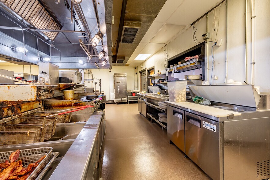 More Photos Of 1651 8th St, Cody Restaurant For Lease