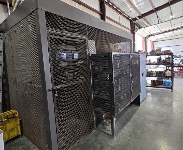 More Photos Of 8211 E County Road 62, Midland Warehouse For Sale