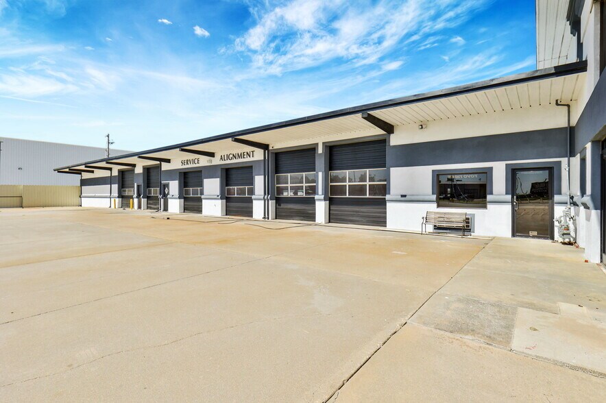 More Photos Of 11209 W Kellogg, Wichita Auto Dealership For Sale