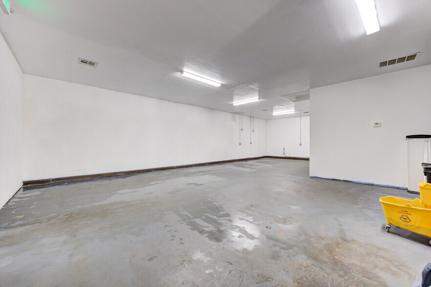 More Photos Of 11575 S Western Ave, Edmond Office For Sale