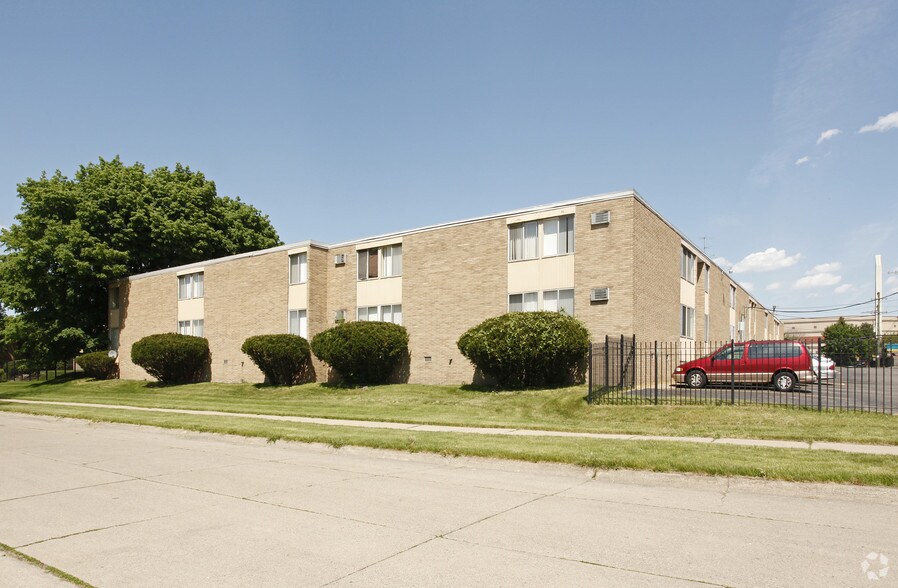 More Photos Of 23600-23650 W 7 Mile Rd, Detroit Apartments For Sale