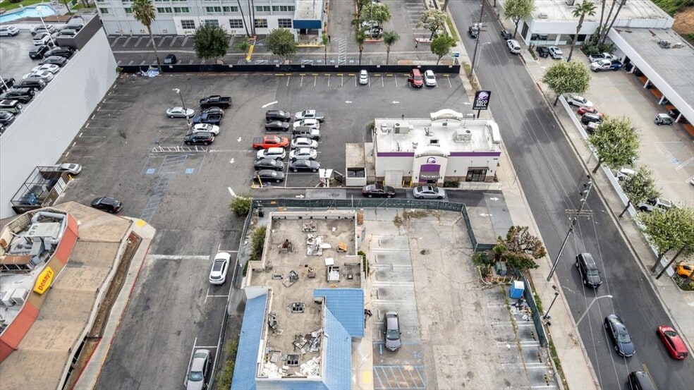 More Photos Of 15554 Roscoe Blvd, Van Nuys Fast Food For Lease