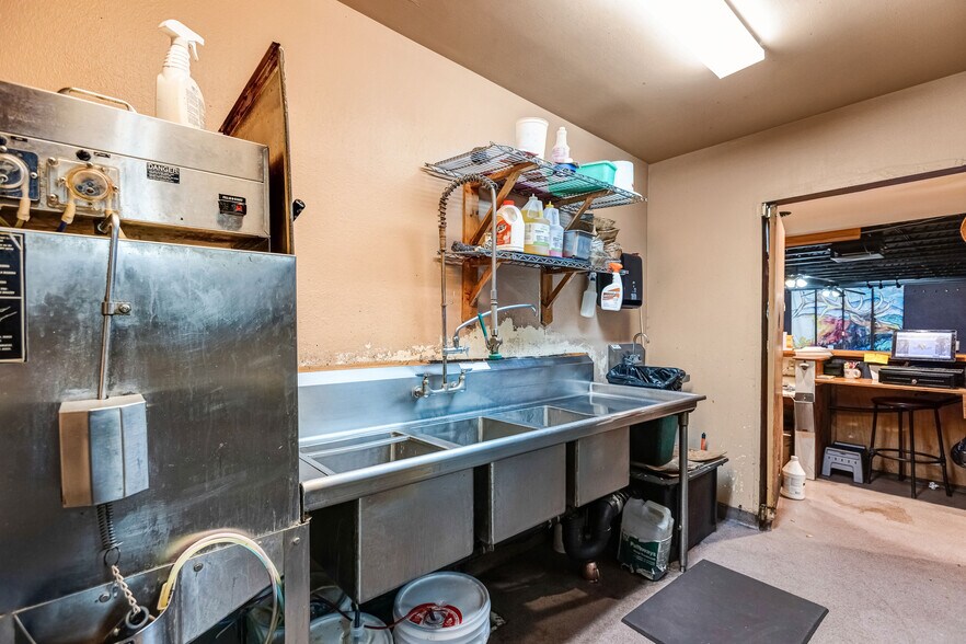 More Photos Of 263 N Main St, Donnelly Restaurant For Sale