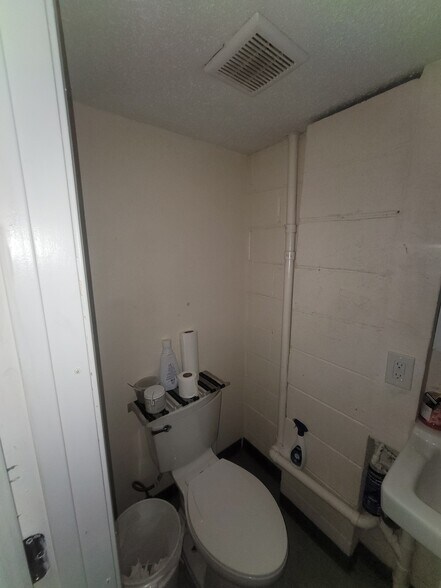 More Photos Of 1458 W 32nd St, Indianapolis Apartments For Sale