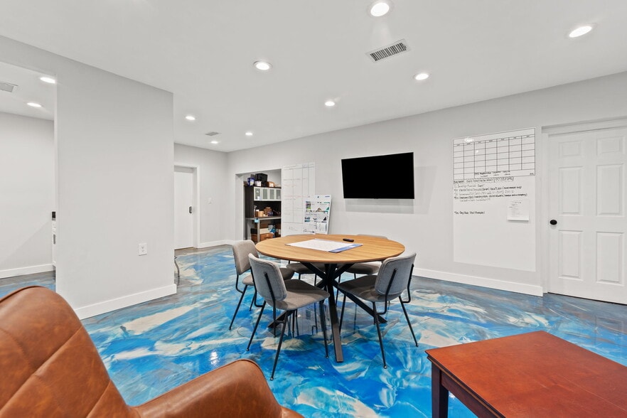 More Photos Of 2820 Spring Glen Rd, Jacksonville Office For Sale