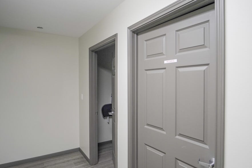 More Photos Of 808 Bob White Rd, Victoria Warehouse For Sale