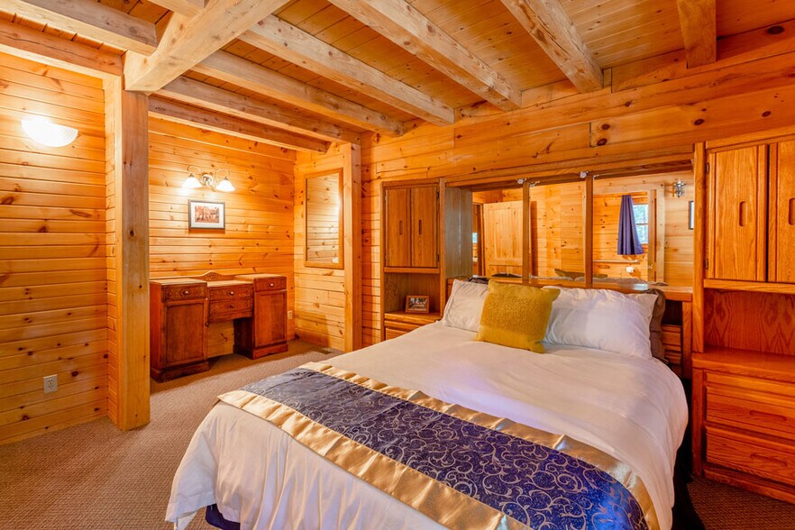 More Photos Of 500 Dodge Ridge Rd, Pinecrest Hotel For Sale