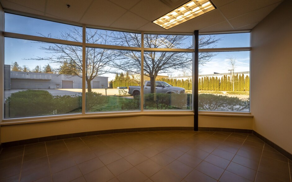 More Photos Of 5465 Production Blvd, Surrey Service For Lease