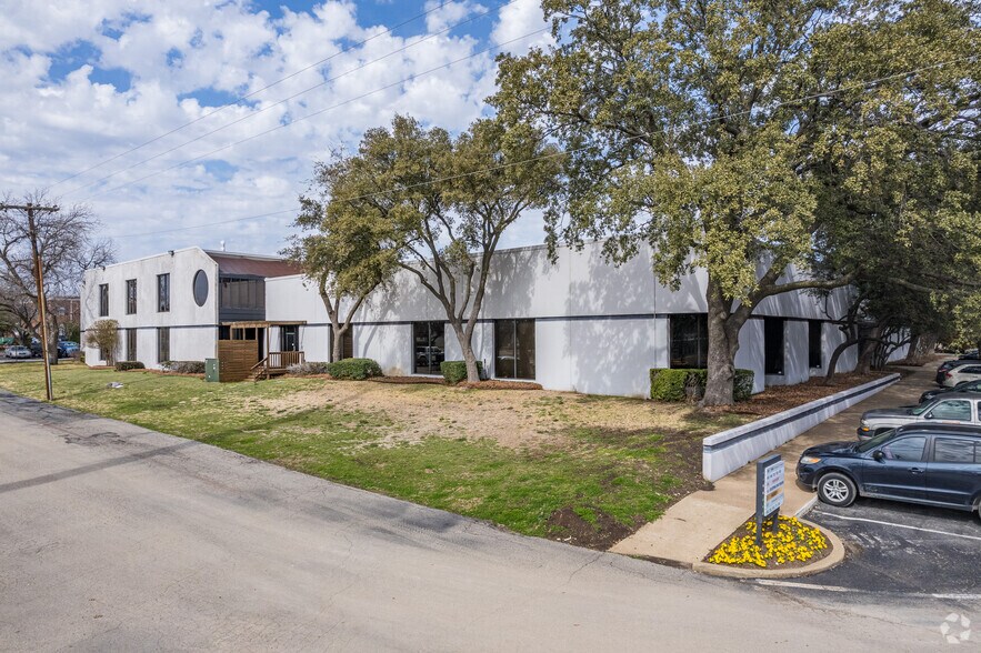 More Photos Of 14665 Midway Rd, Addison Office For Sale