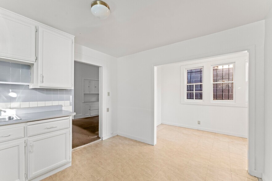 More Photos Of 811 W Grand Ave, Oakland Apartments For Sale
