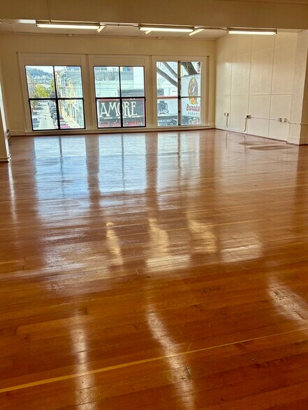 More Photos Of 2141 Mission St, San Francisco Loft Creative Space For Lease