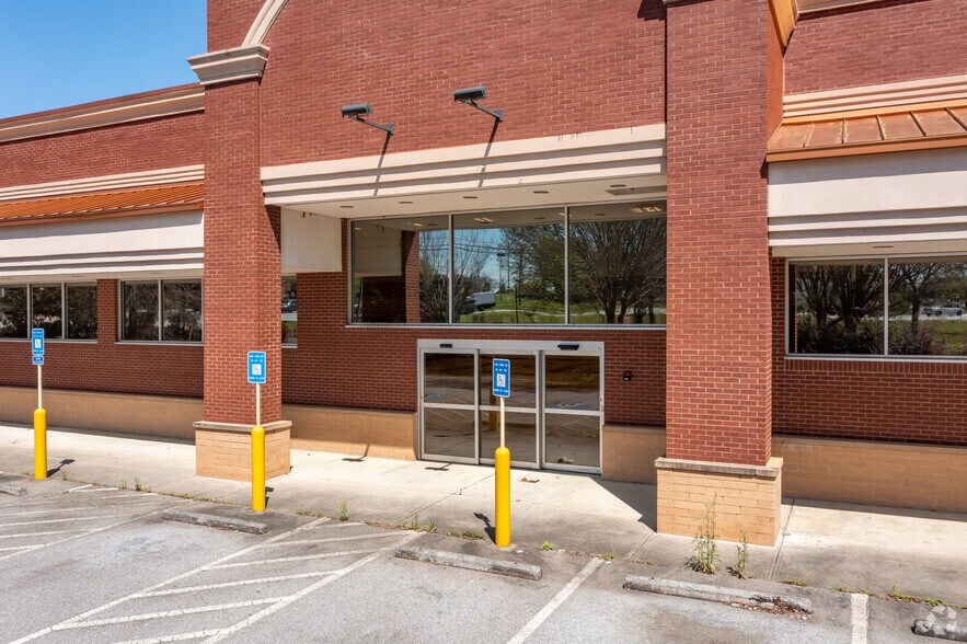 More Photos Of 1770 Eatonton Rd, Madison Drugstore For Lease