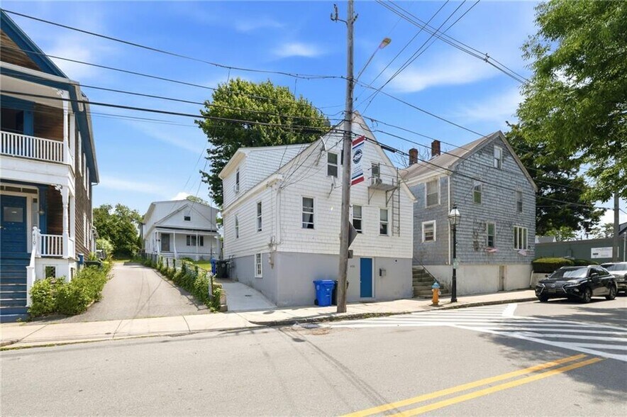 Primary Photo Of 400 Thames St, Bristol Multifamily For Sale