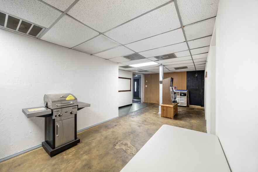 More Photos Of 9202 Ashville Dr, Houston Shelter For Sale