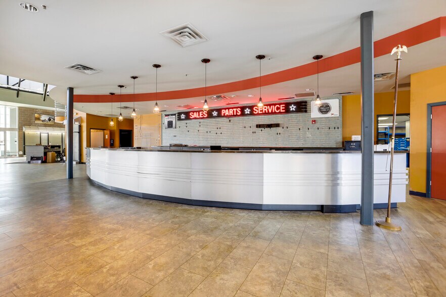 More Photos Of 2885 W County Line Rd, Littleton Auto Dealership For Sale