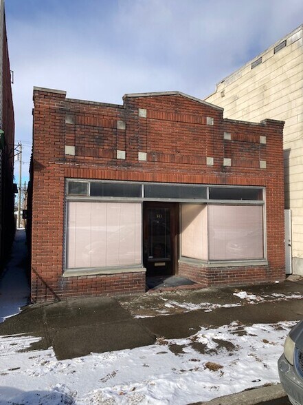 More Photos Of 323 5th Ave, Troy Storefront For Sale