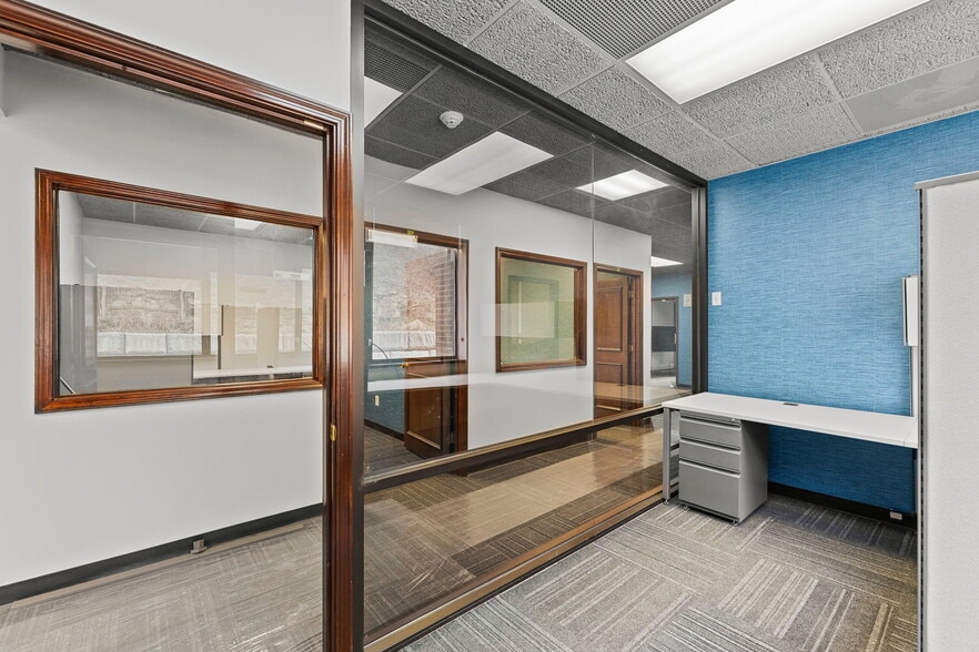 More Photos Of 4800 Lamar Ave, Mission Office For Lease