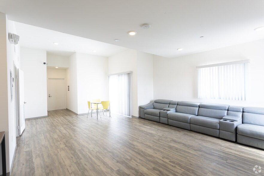 More Photos Of 18528 Chase St, Northridge Apartments For Sale