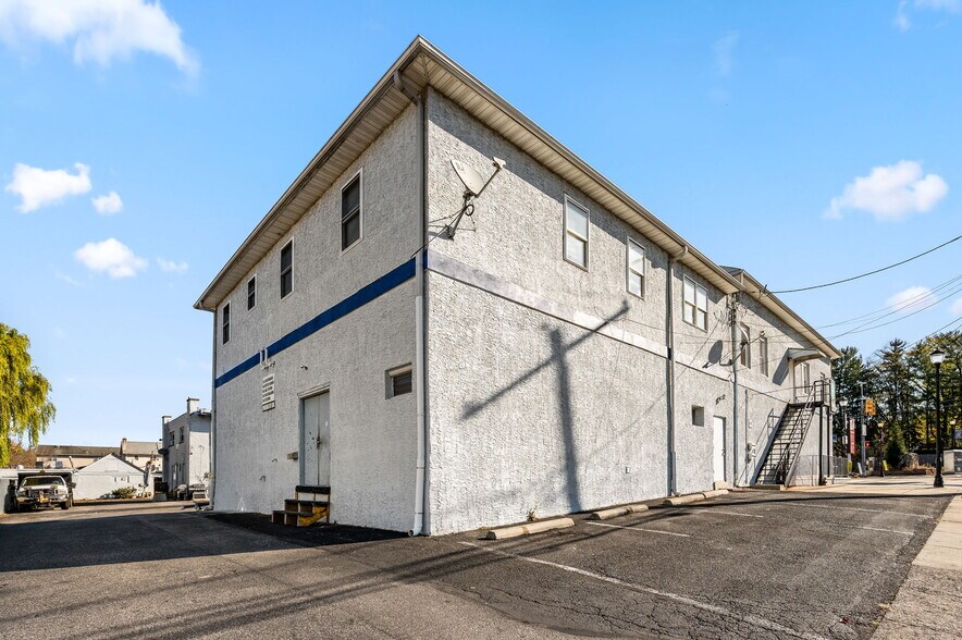 More Photos Of 1336 Easton Rd, Abington Storefront Retail Residential For Sale