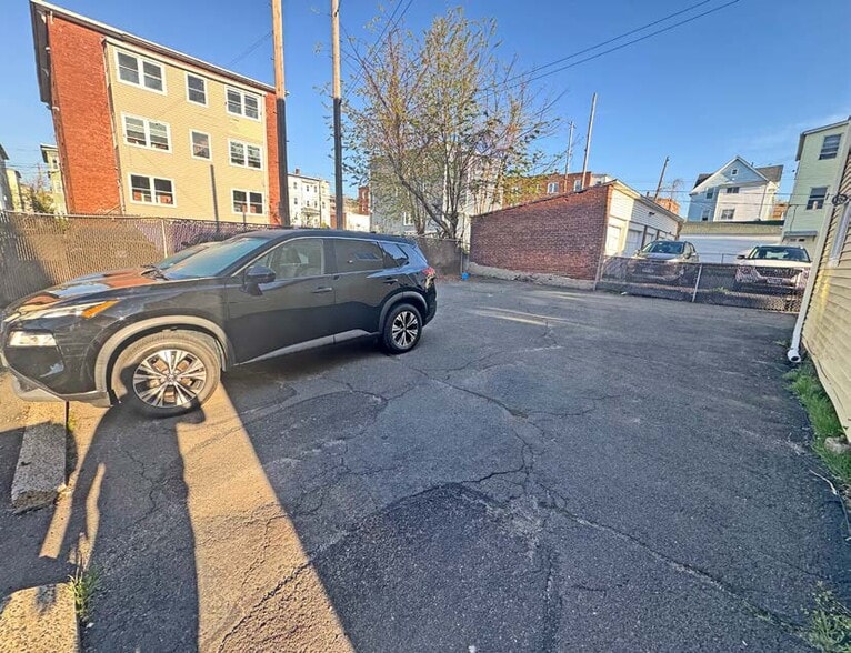 More Photos Of 146-148 Grove St, New Britain Apartments For Sale