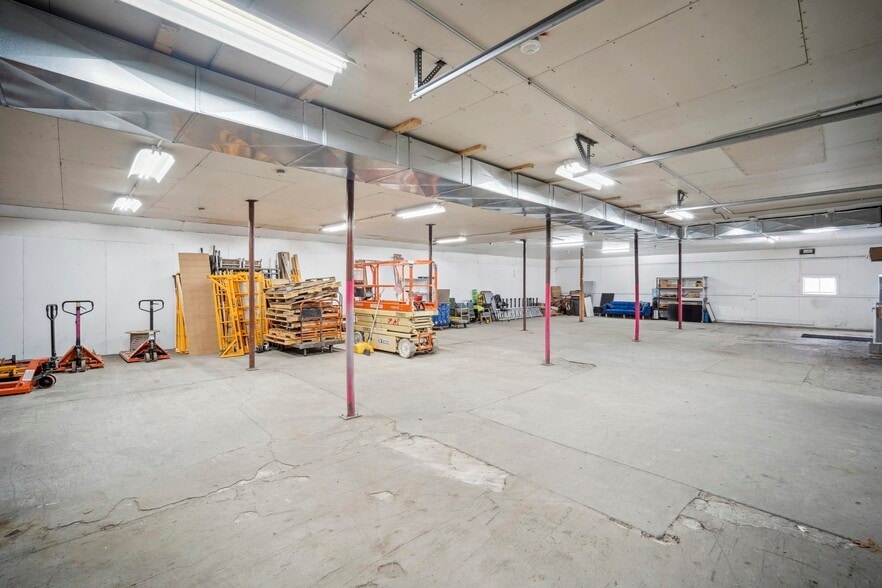 More Photos Of 2025 Pine St, Palmer Warehouse For Sale