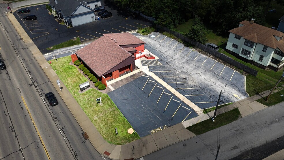 More Photos Of 603 N State St, Girard Medical For Sale
