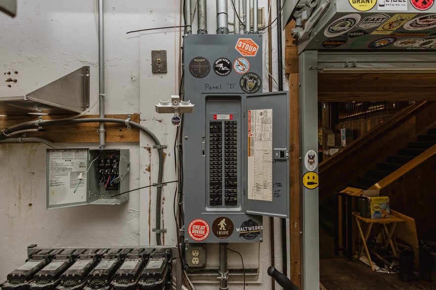 More Photos Of 830 N Kansas Ave, Topeka Bar For Sale