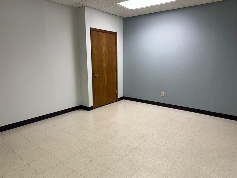 More Photos Of 12 W Marshall St, Rice Lake Loft Creative Space For Lease