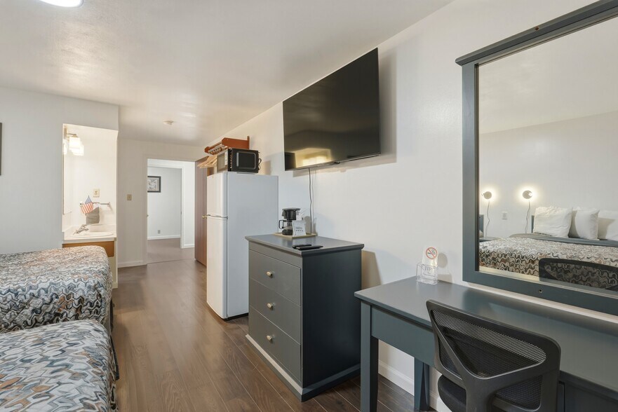 More Photos Of 311 E Main St, Vernal Hotel For Sale