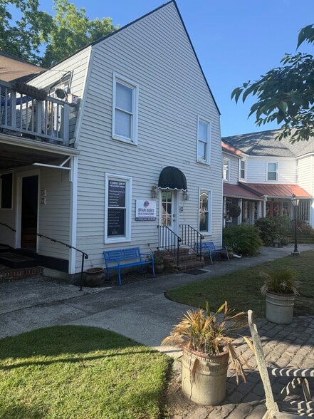 More Photos Of 217 Lucas St, Mount Pleasant Storefront Retail Office For Lease