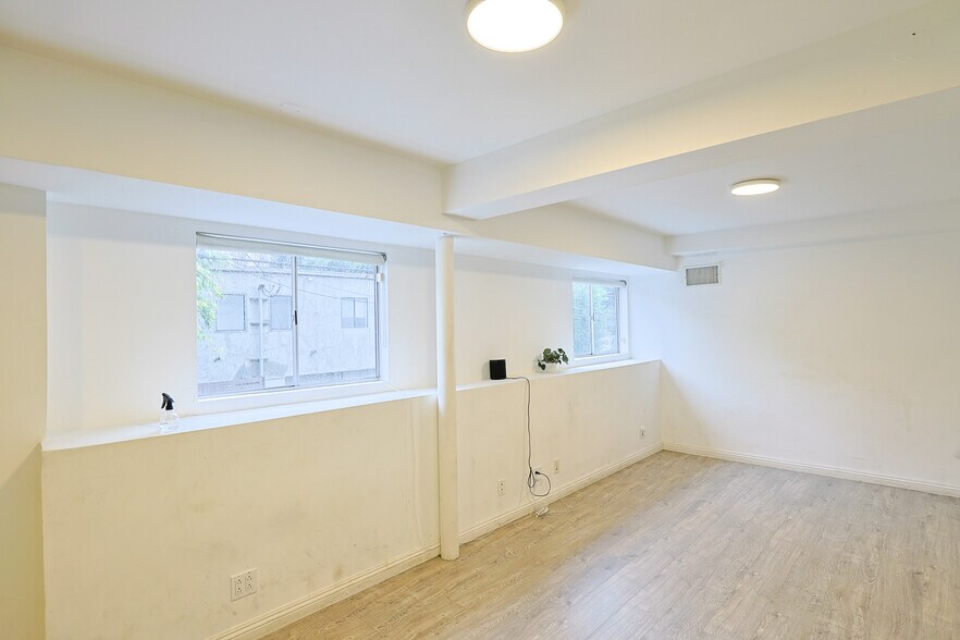 More Photos Of 908-910 N La Cienega Blvd, Los Angeles Storefront Retail Office For Sale