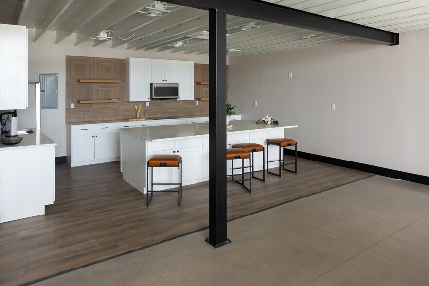 More Photos Of 140 Cain Dr, Haysville Industrial For Sale