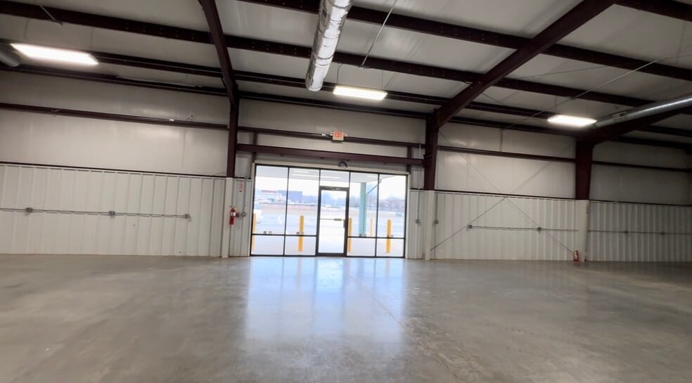 More Photos Of 111 Spacegate Dr, Huntsville Warehouse For Sale