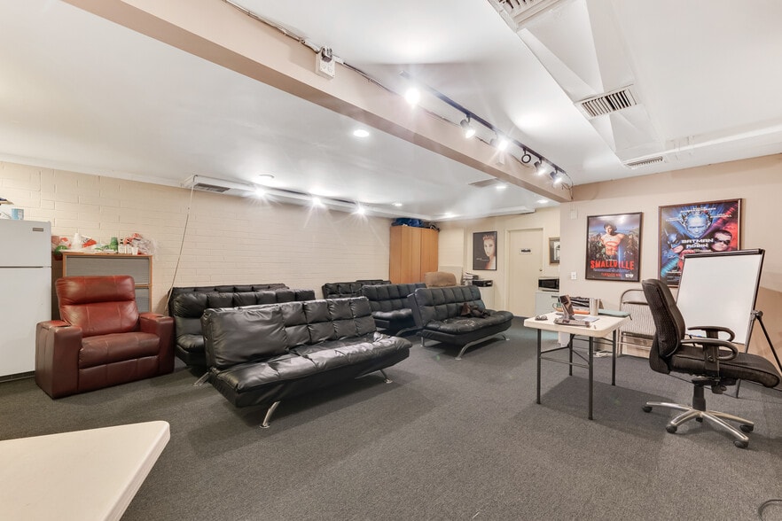 More Photos Of 4110 W Burbank Blvd, Burbank Office Residential For Sale