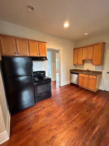 More Photos Of 152 E Fourth St, Lexington Apartments For Sale